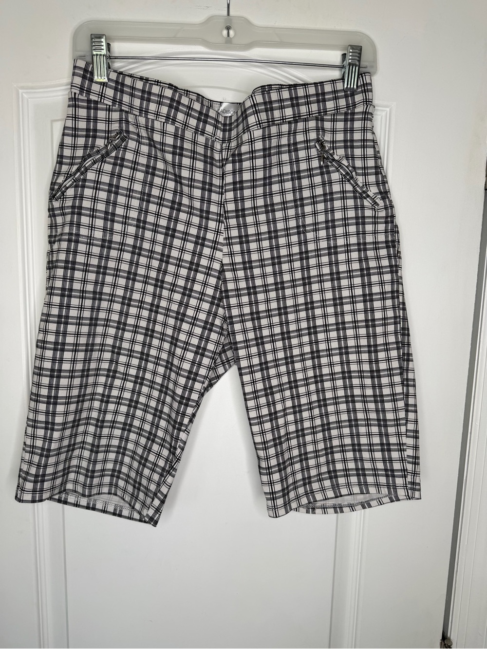 89th & Madison Black and Cream Plaid Bermuda  Shorts. Size L